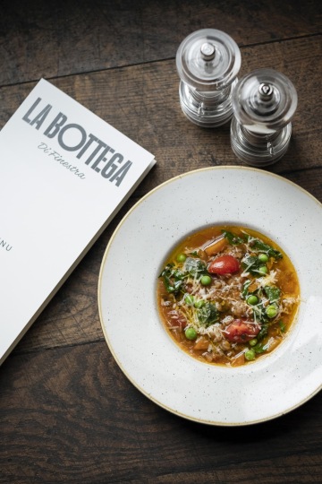 Minestrone s čočkou, bazalkovým pestem a pecorino primo sale