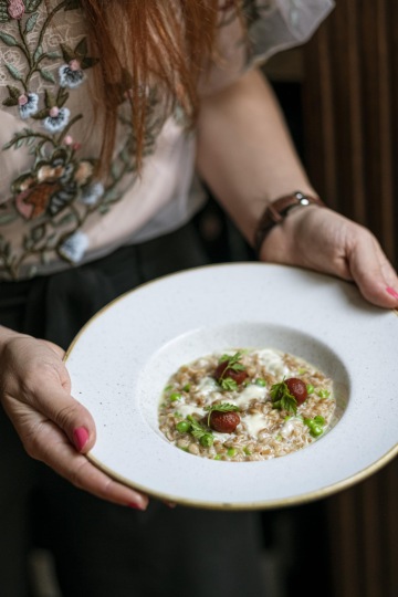 Farrotto se zeleným hráškem a spianata