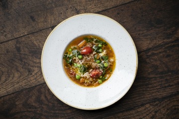 Minestrone s čočkou, bazalkovým pestem a pecorino primo sale