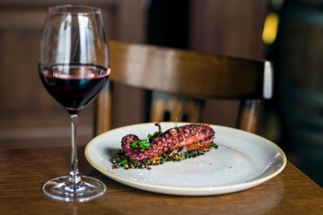 Chobotnice s čočkovým ragú a sušená rajčata