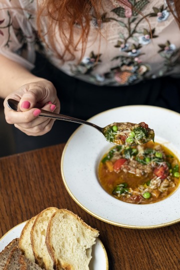 Minestrone s čočkou, bazalkovým pestem a pecorino primo sale
